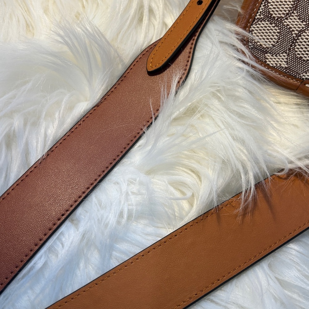Coach Brown Signature Crossbody bag with Red Lip Appliqués - Picture 4 of 13